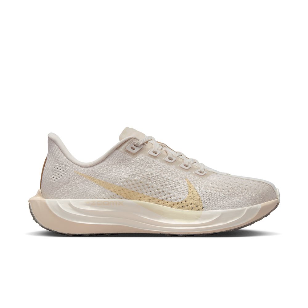 NIKE Women's Pegasus Plus - Lt Orewood Brown/Coconut Milk/Sail - FQ7261-100