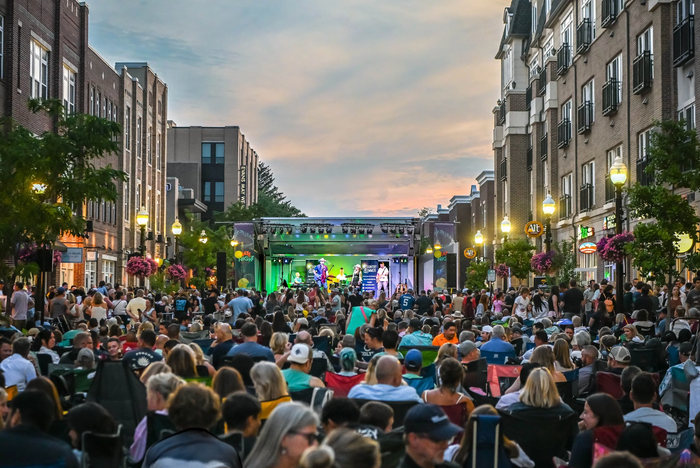 Crowds at the Carmel Porchfest